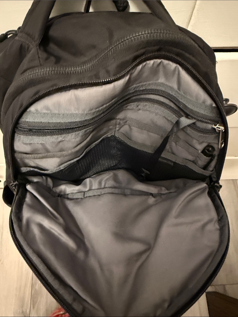 The North Face Black Men's Hiking Backpack with Multiple Pockets - Picture 2 of 5